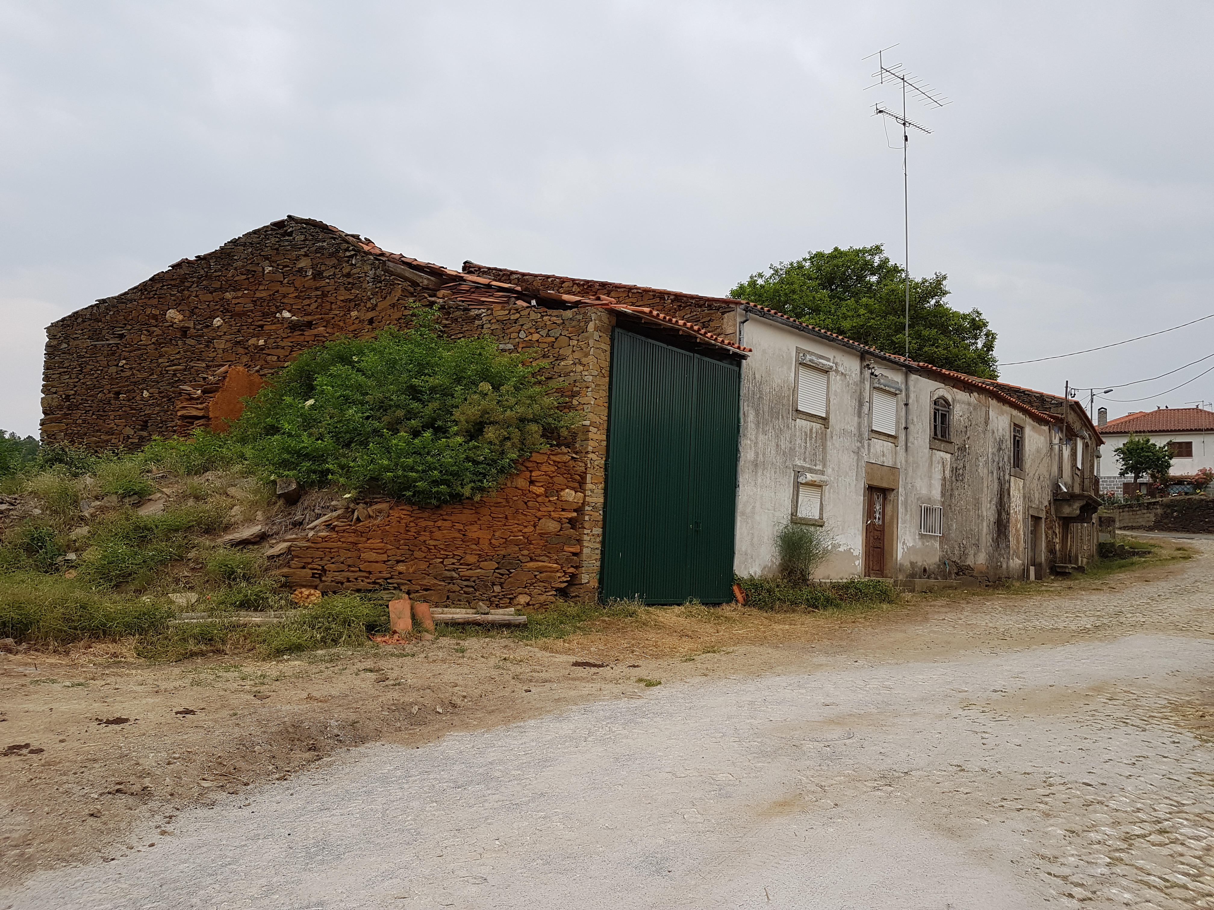 Curral e casa de ls Quintanilhas.jpg